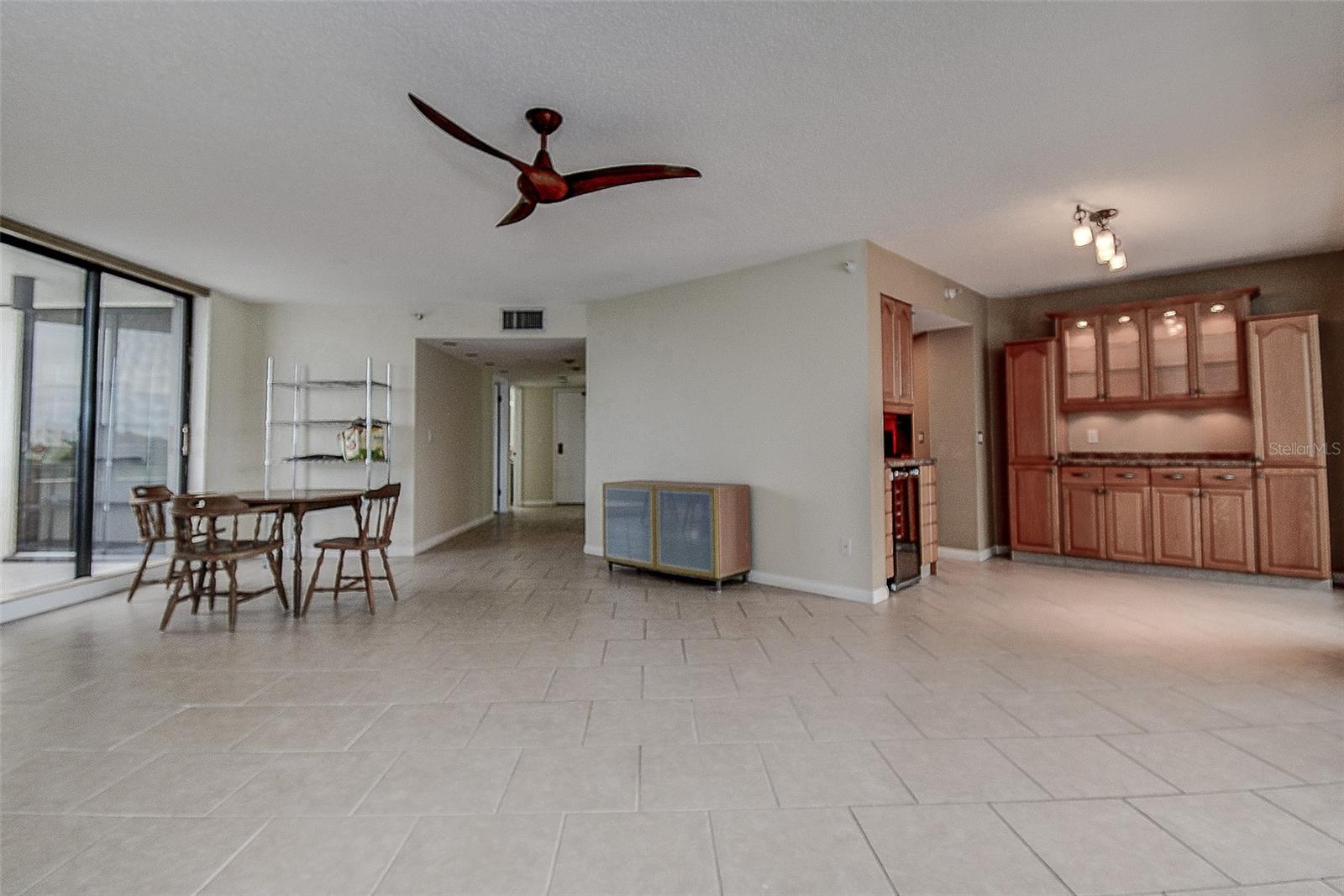 5940 Pelican Bay Unit 406, Gulfport, FL 33707