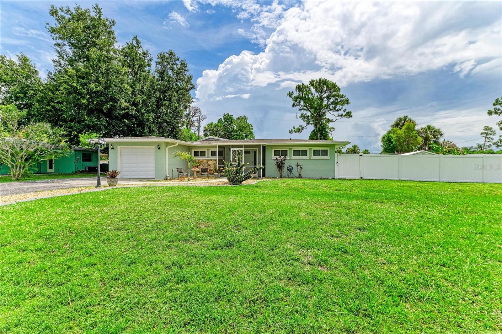 557 Reading, Port Charlotte, FL 33952
