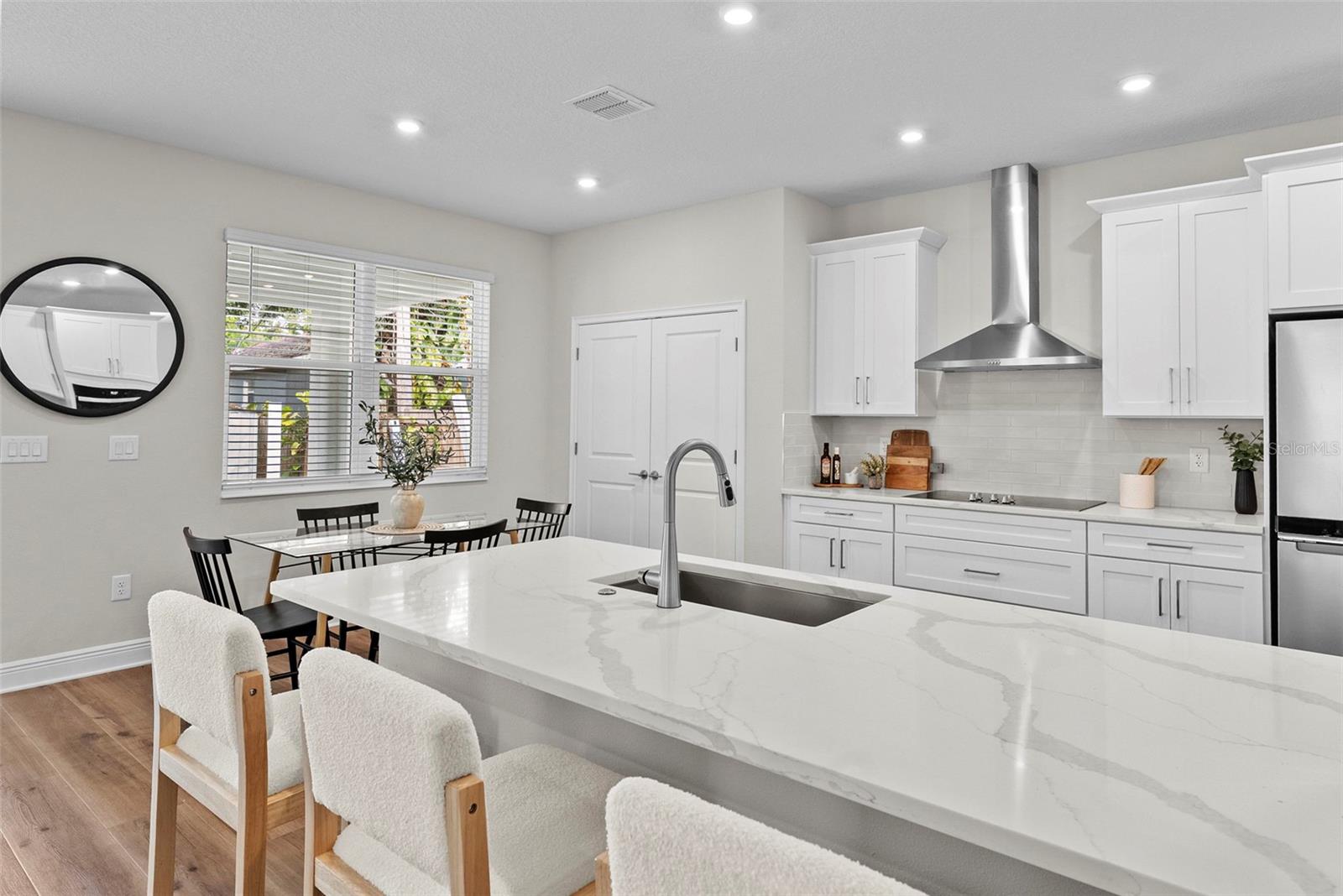 6244 29th, St Petersburg, FL 33702