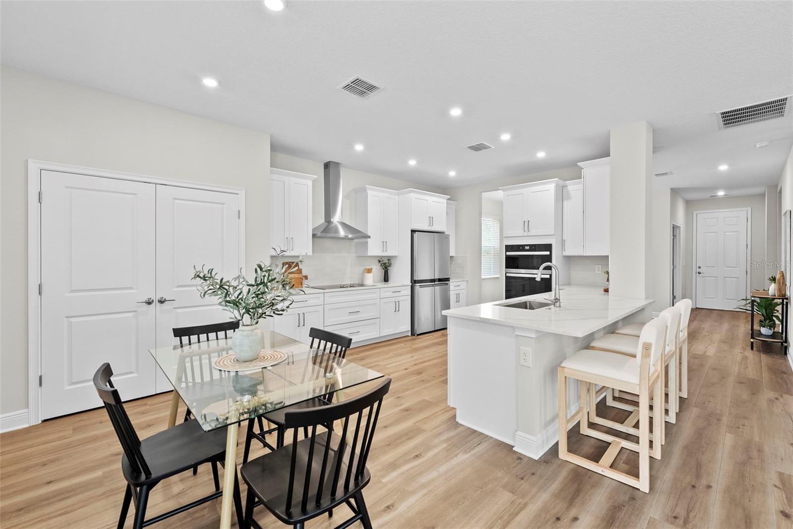 6244 29th, St Petersburg, FL 33702