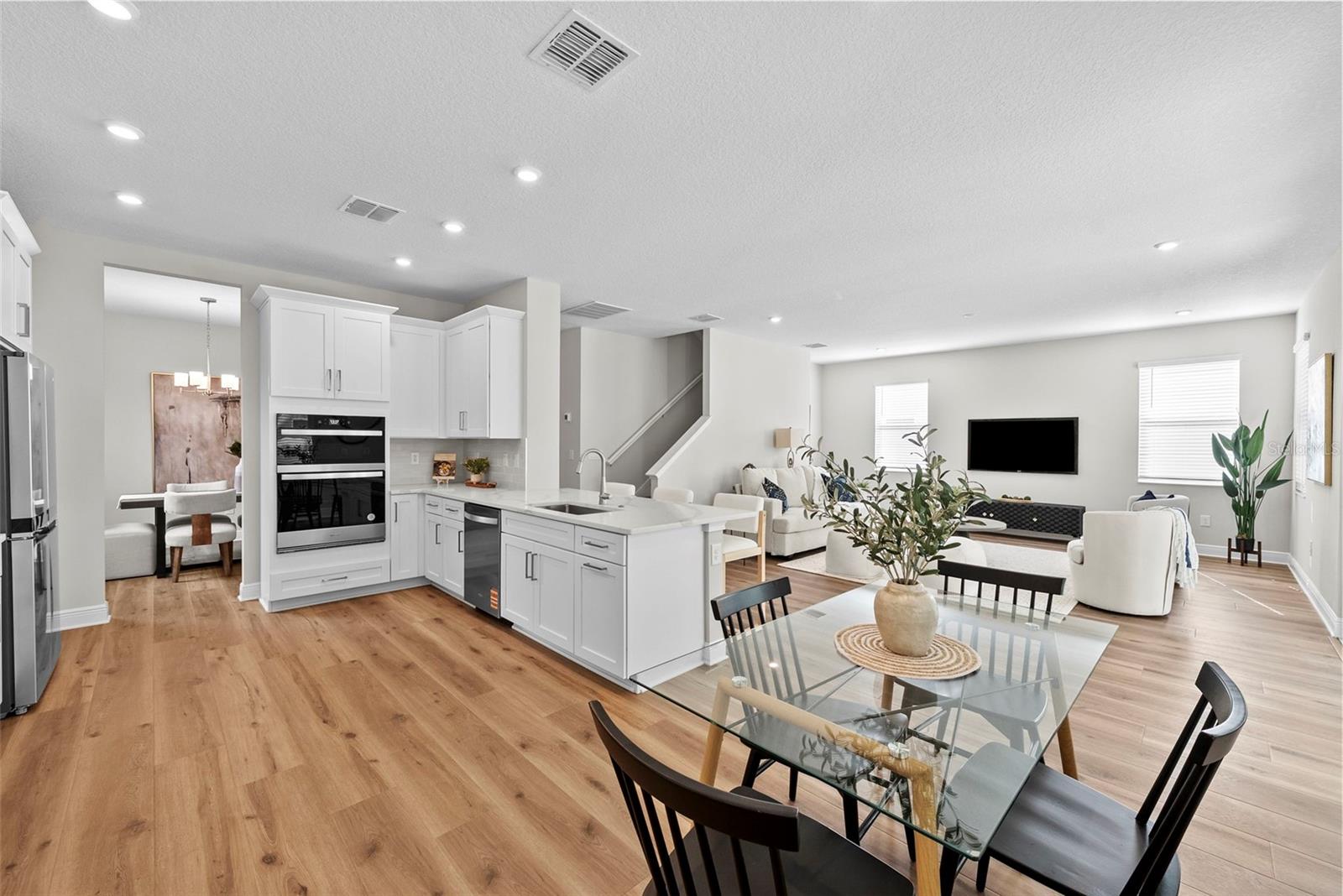 6244 29th, St Petersburg, FL 33702