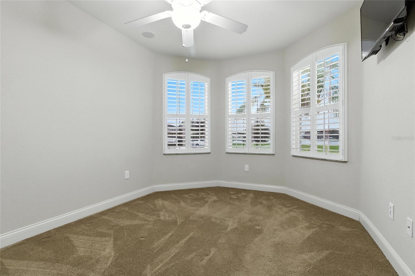 529 Meandering Way, Polk City, FL 33868