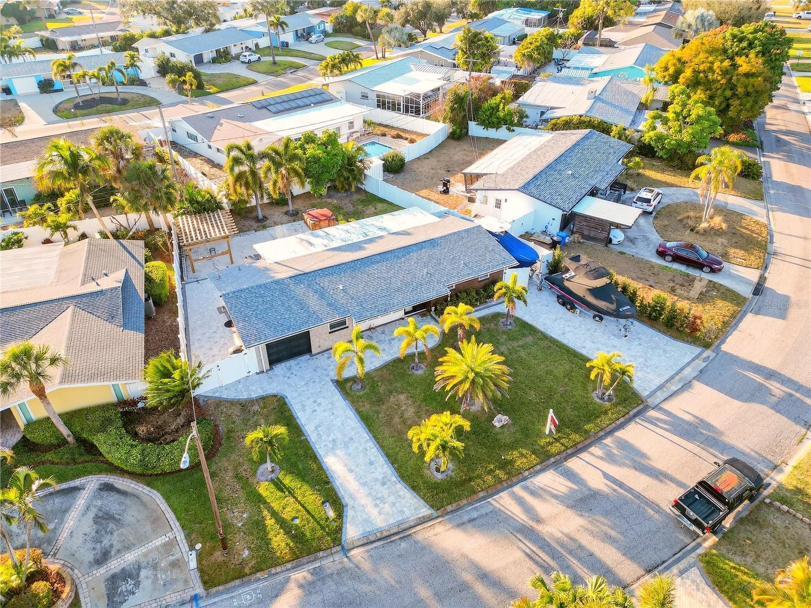 5235 40th, St Petersburg, FL 33711