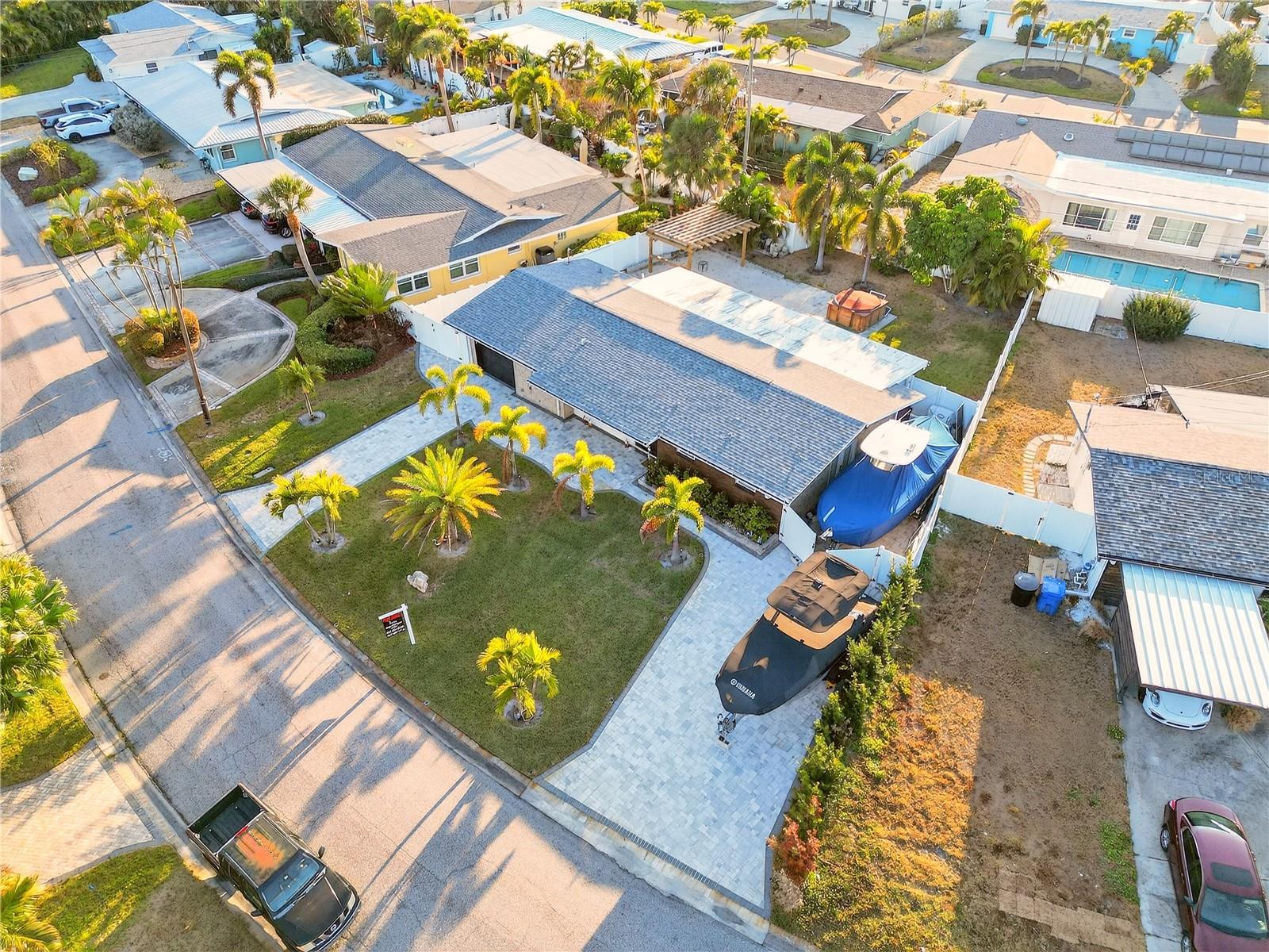 5235 40th, St Petersburg, FL 33711