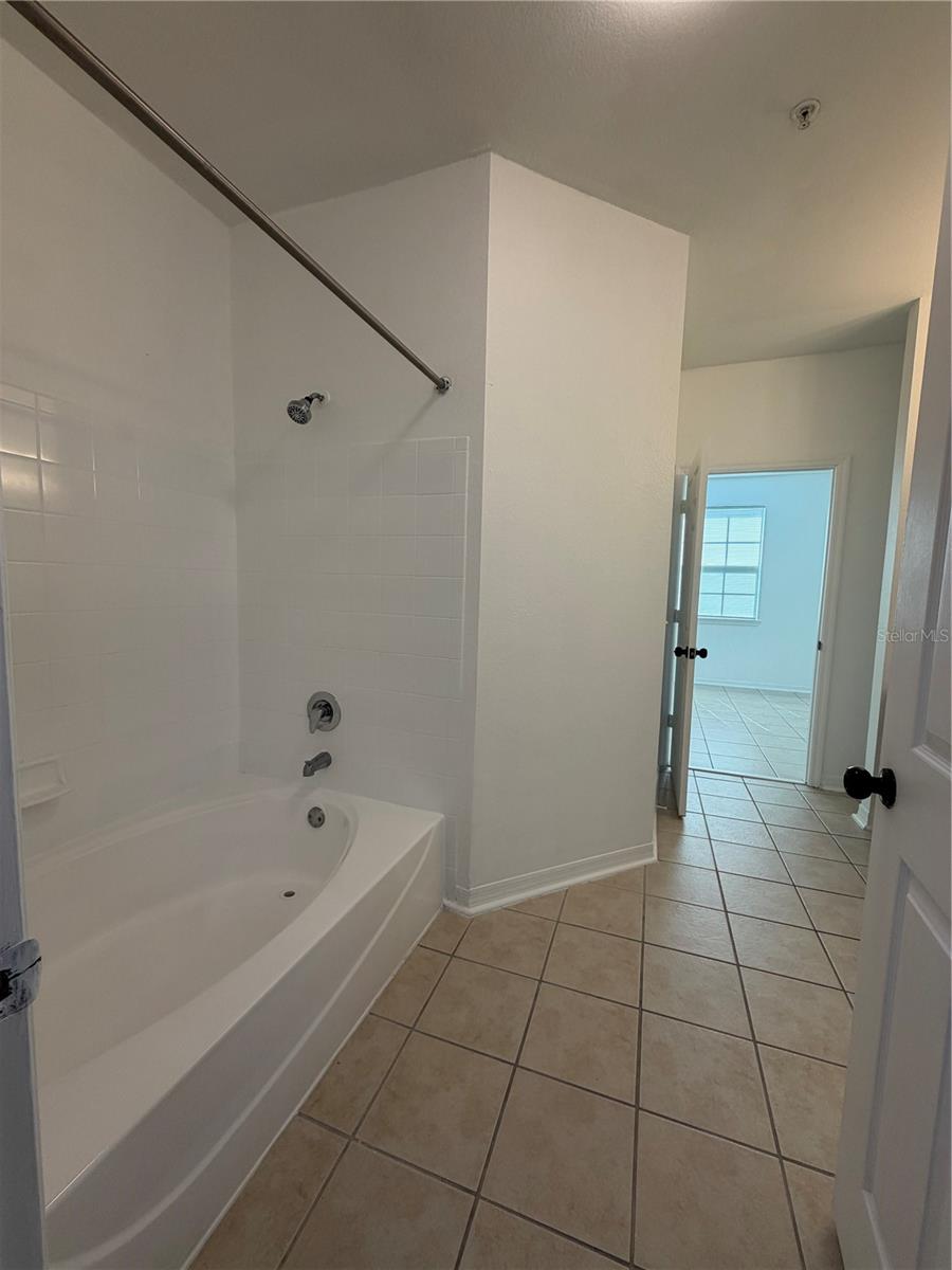 3315 Parkchester Square Unit 301, Orlando, FL 32835
