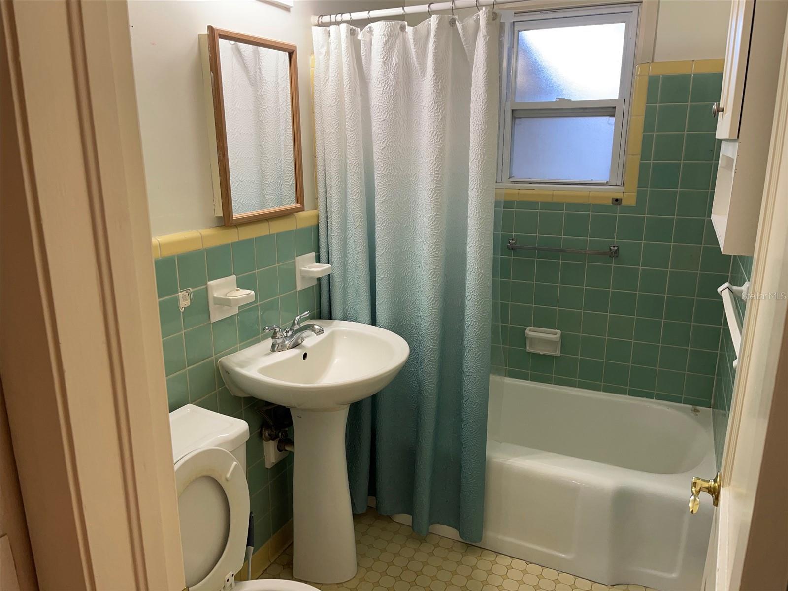 2415 Pelican, Sarasota, FL 34237