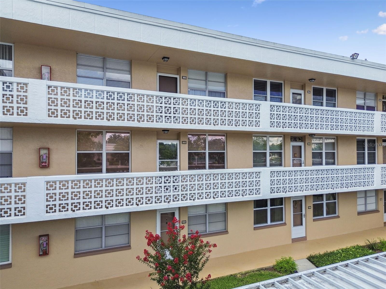 5095 Bay Unit 103, St Petersburg, FL 33703