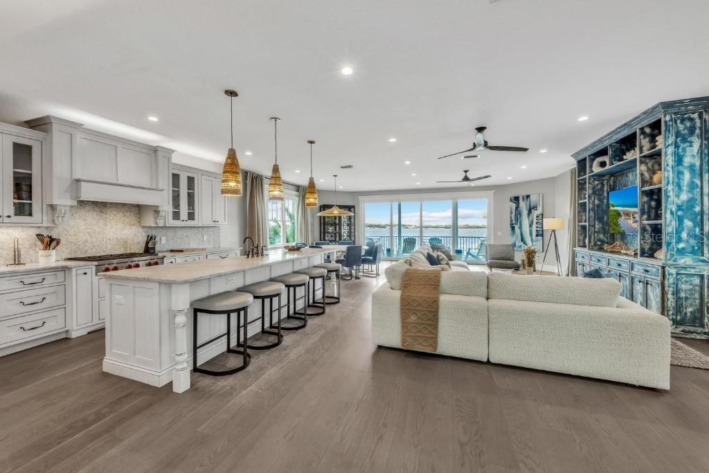 112 11th, Bradenton Beach, FL 34217