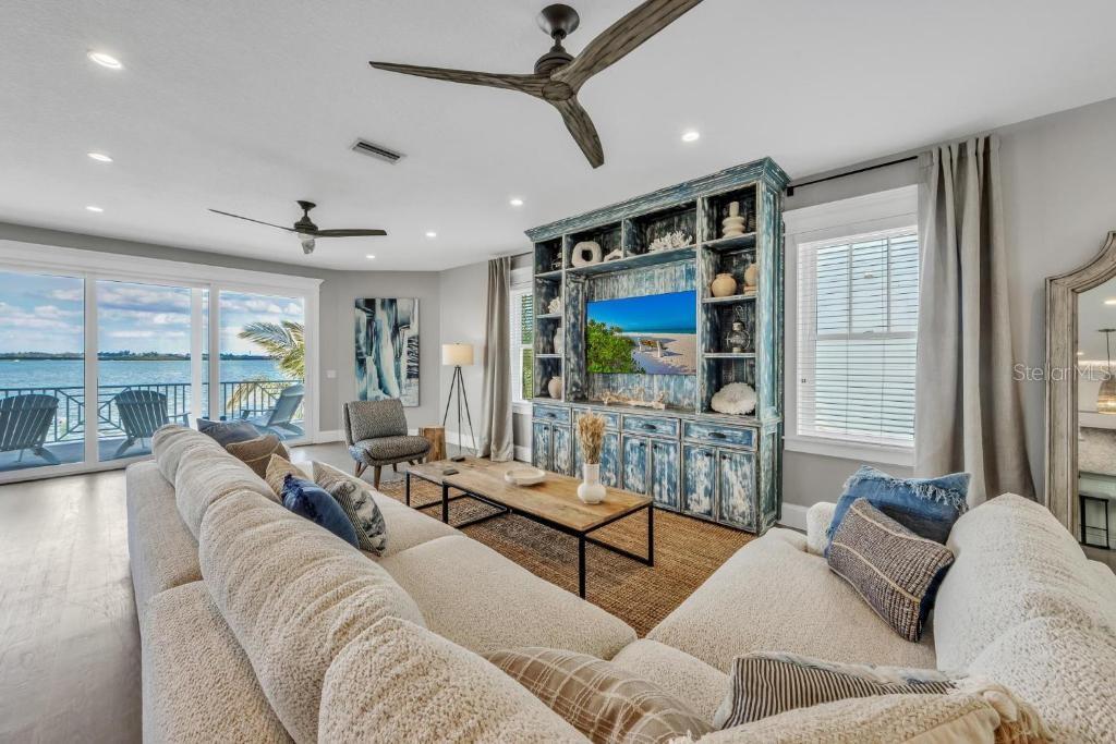 112 11th, Bradenton Beach, FL 34217