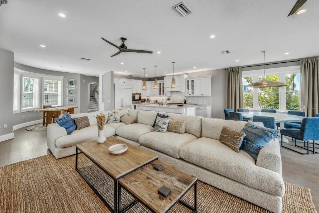 112 11th, Bradenton Beach, FL 34217