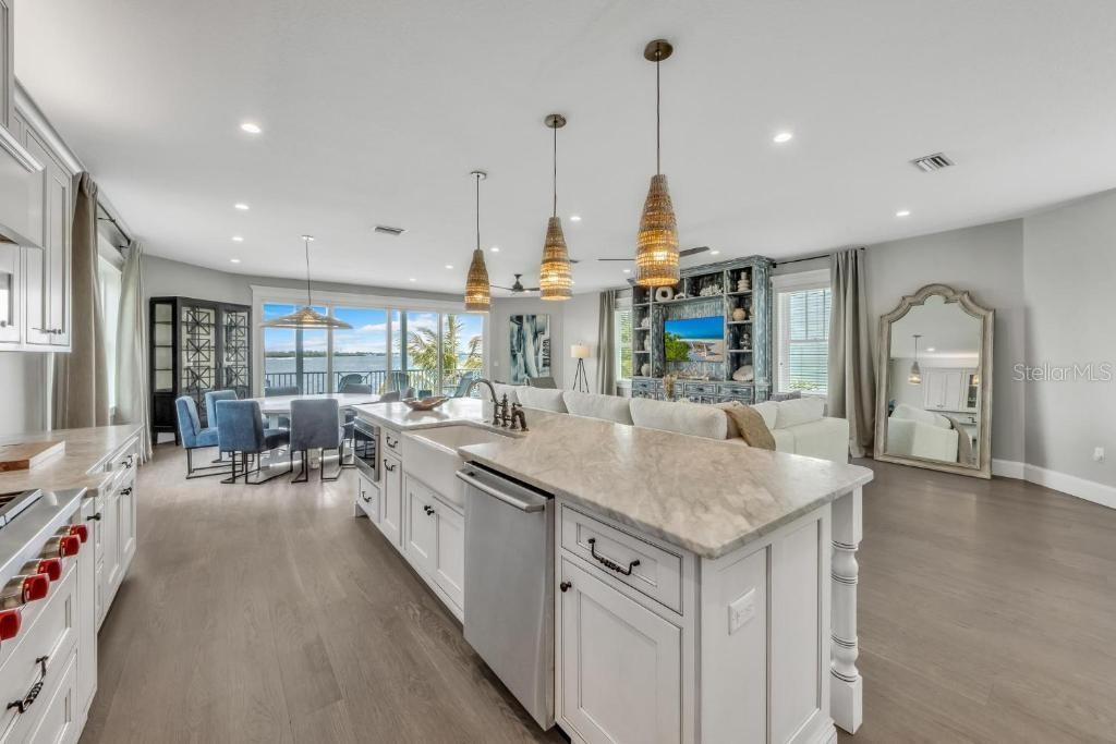 112 11th, Bradenton Beach, FL 34217