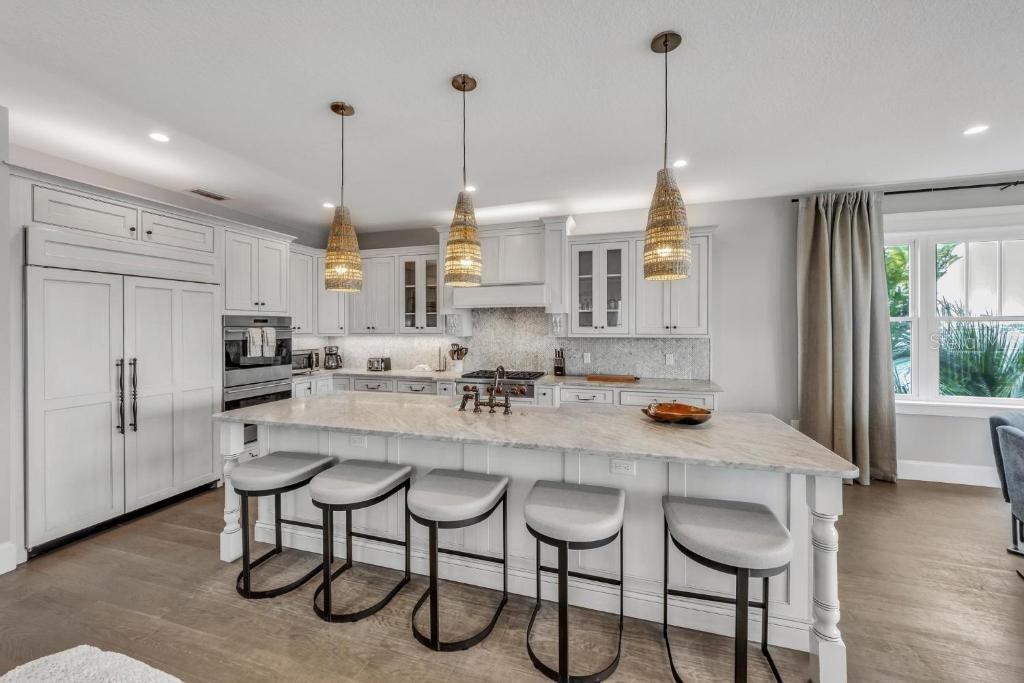 112 11th, Bradenton Beach, FL 34217