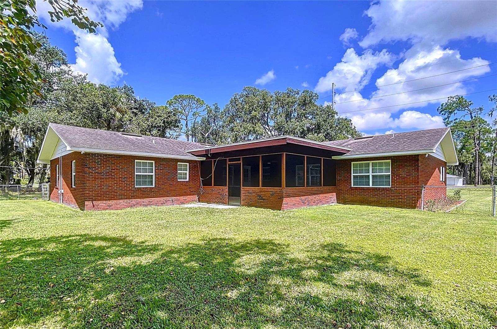 1405 Knights Griffin, Plant City, FL 33565