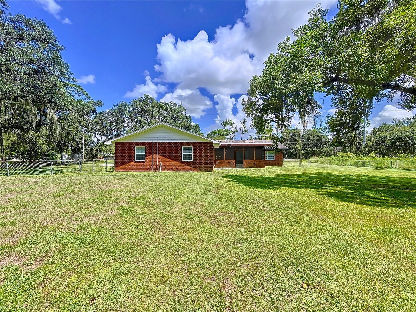 1405 Knights Griffin, Plant City, FL 33565
