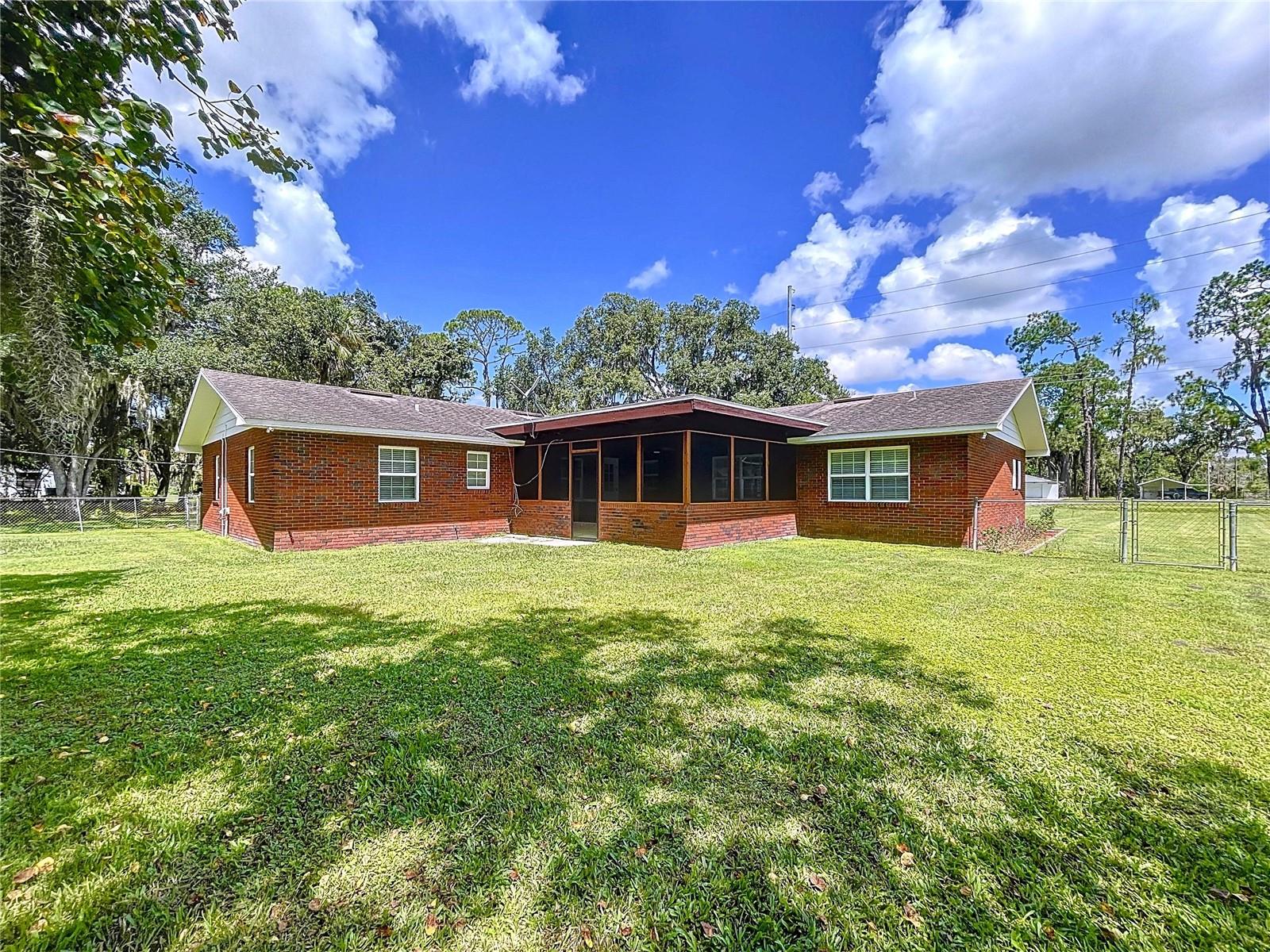 1405 Knights Griffin, Plant City, FL 33565