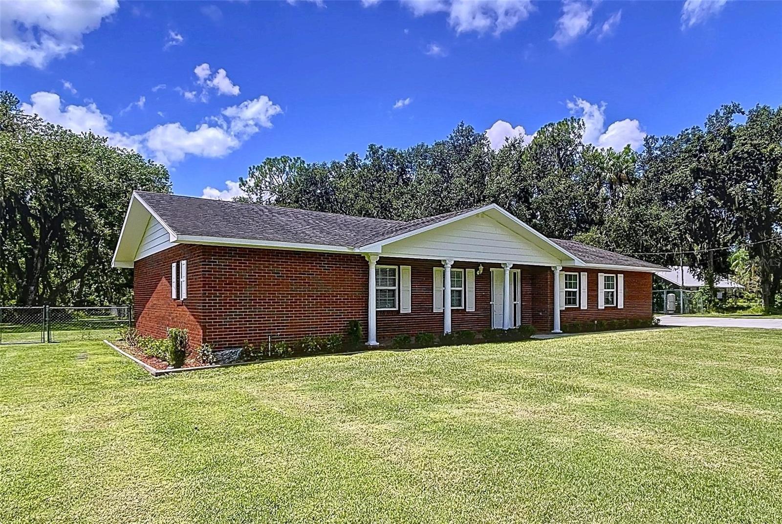 1405 Knights Griffin, Plant City, FL 33565