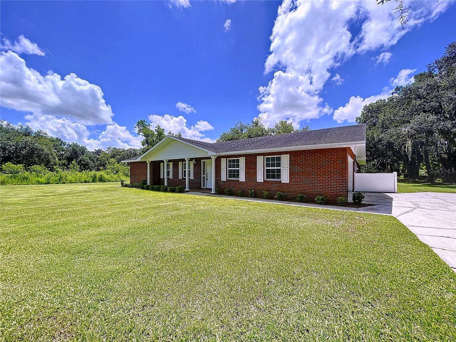 1405 Knights Griffin, Plant City, FL 33565
