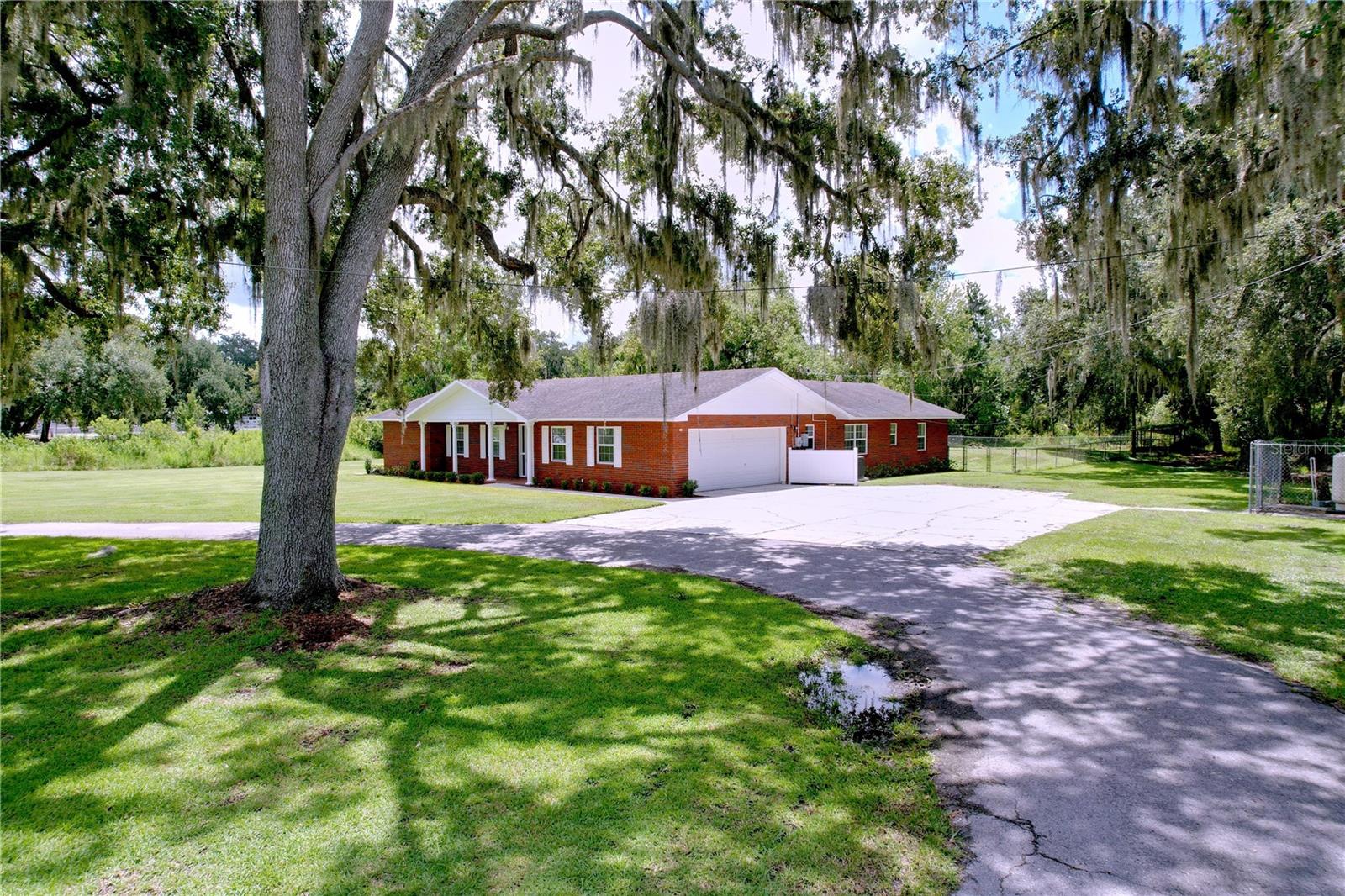 1405 Knights Griffin, Plant City, FL 33565