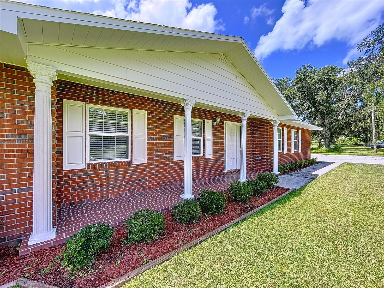 1405 Knights Griffin, Plant City, FL 33565