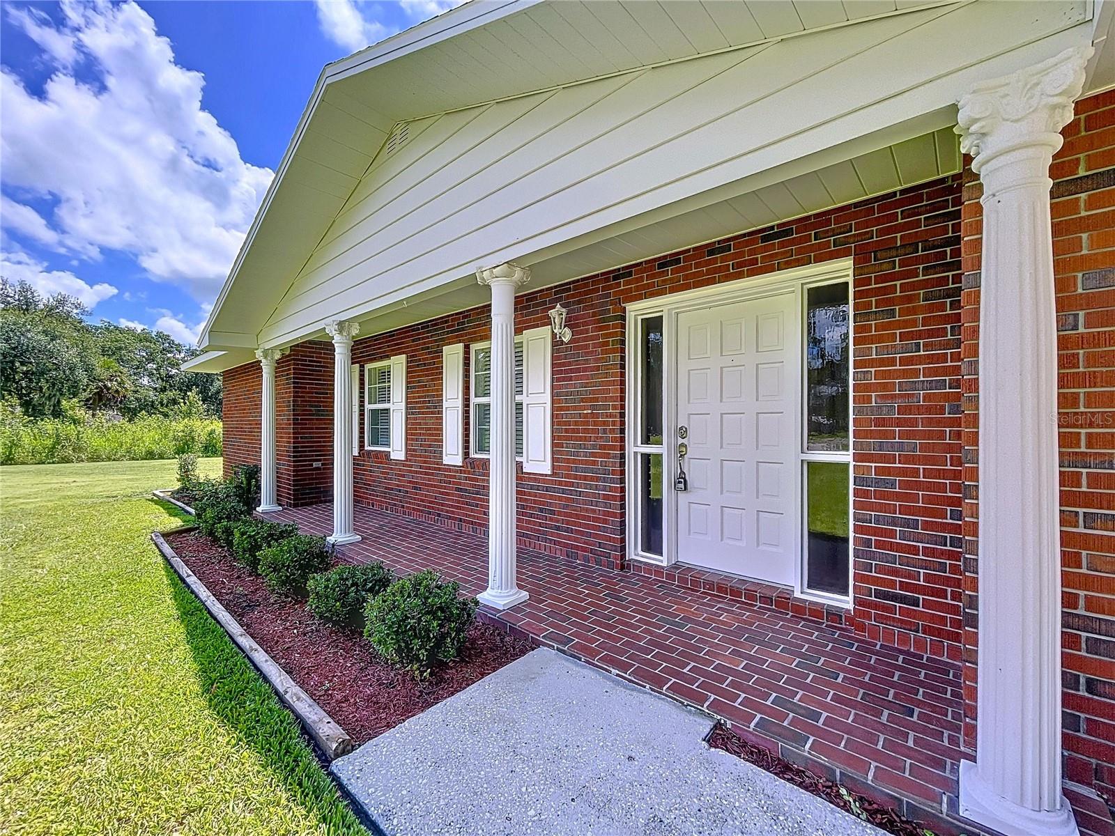 1405 Knights Griffin, Plant City, FL 33565