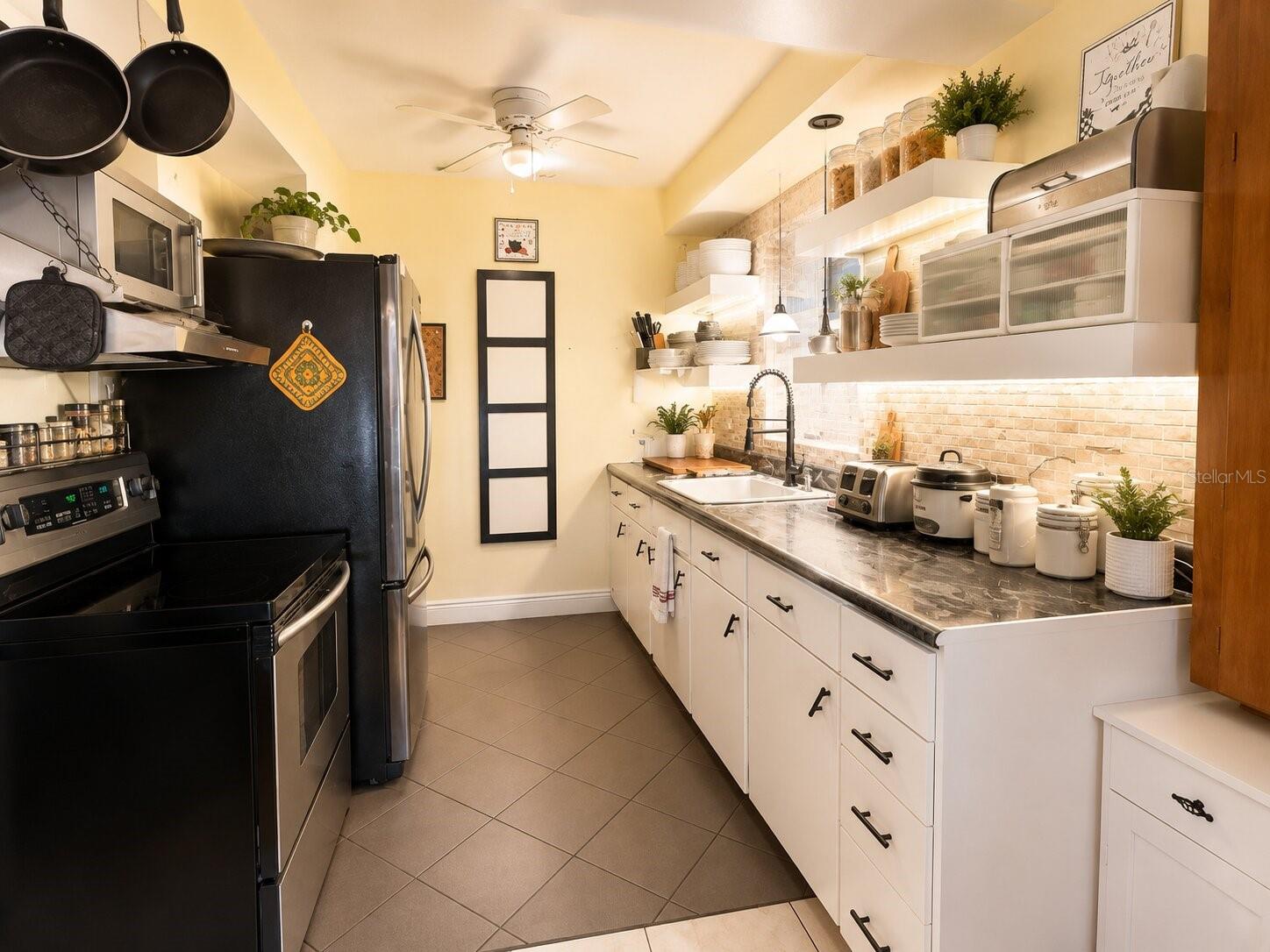 1517 Grandview, Daytona Beach, FL 32118
