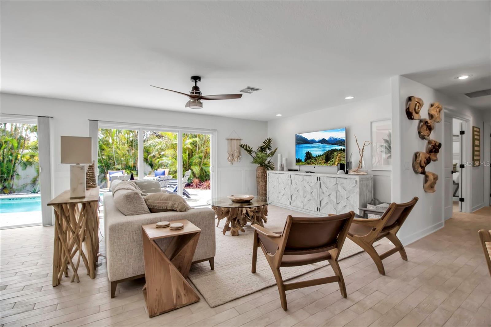 207 Peacock, Holmes Beach, FL 34217