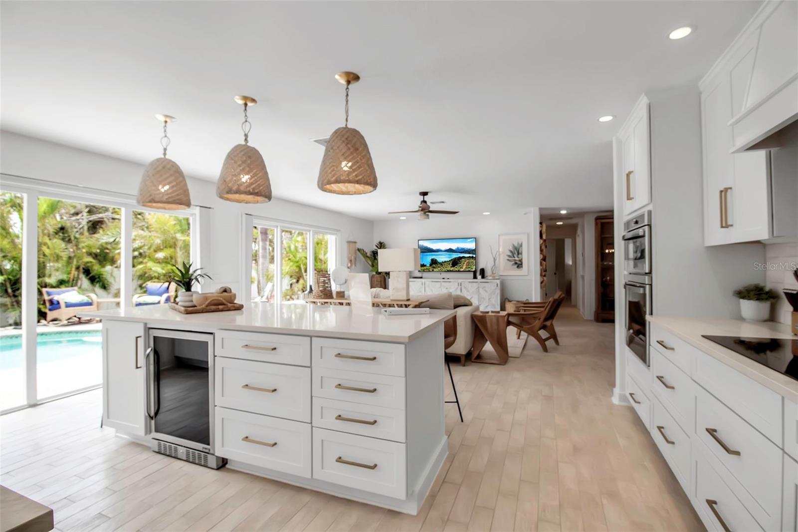 207 Peacock, Holmes Beach, FL 34217