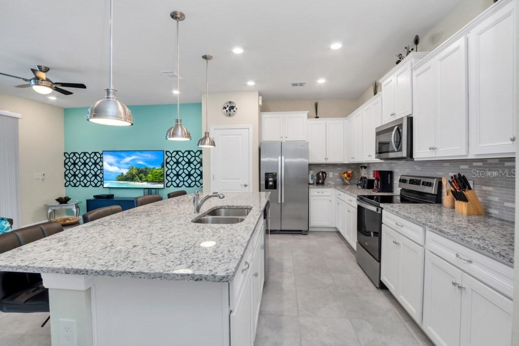 1320 Lava Tree Dr, Davenport, FL 33897