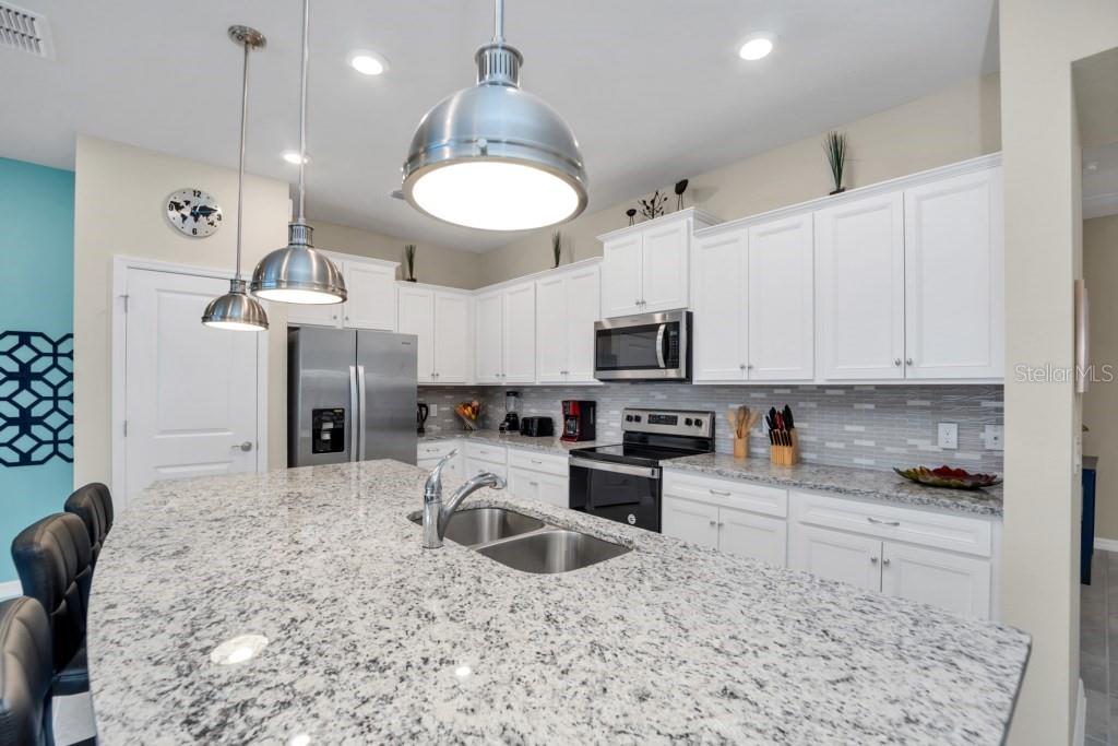 1320 Lava Tree Dr, Davenport, FL 33897