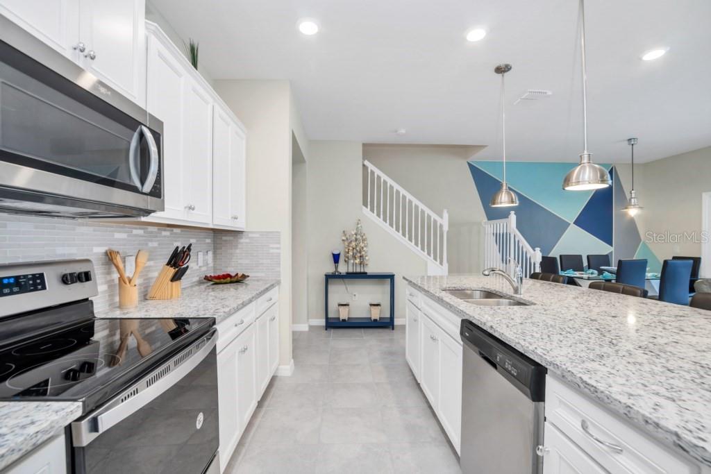 1320 Lava Tree Dr, Davenport, FL 33897