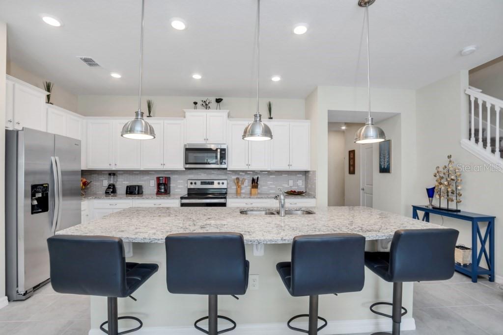 1320 Lava Tree Dr, Davenport, FL 33897