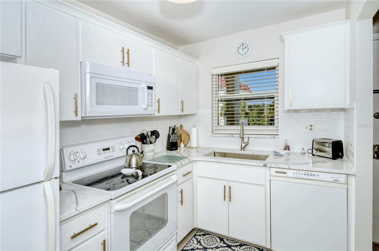 925 Beach Unit 310, Sarasota, FL 34242