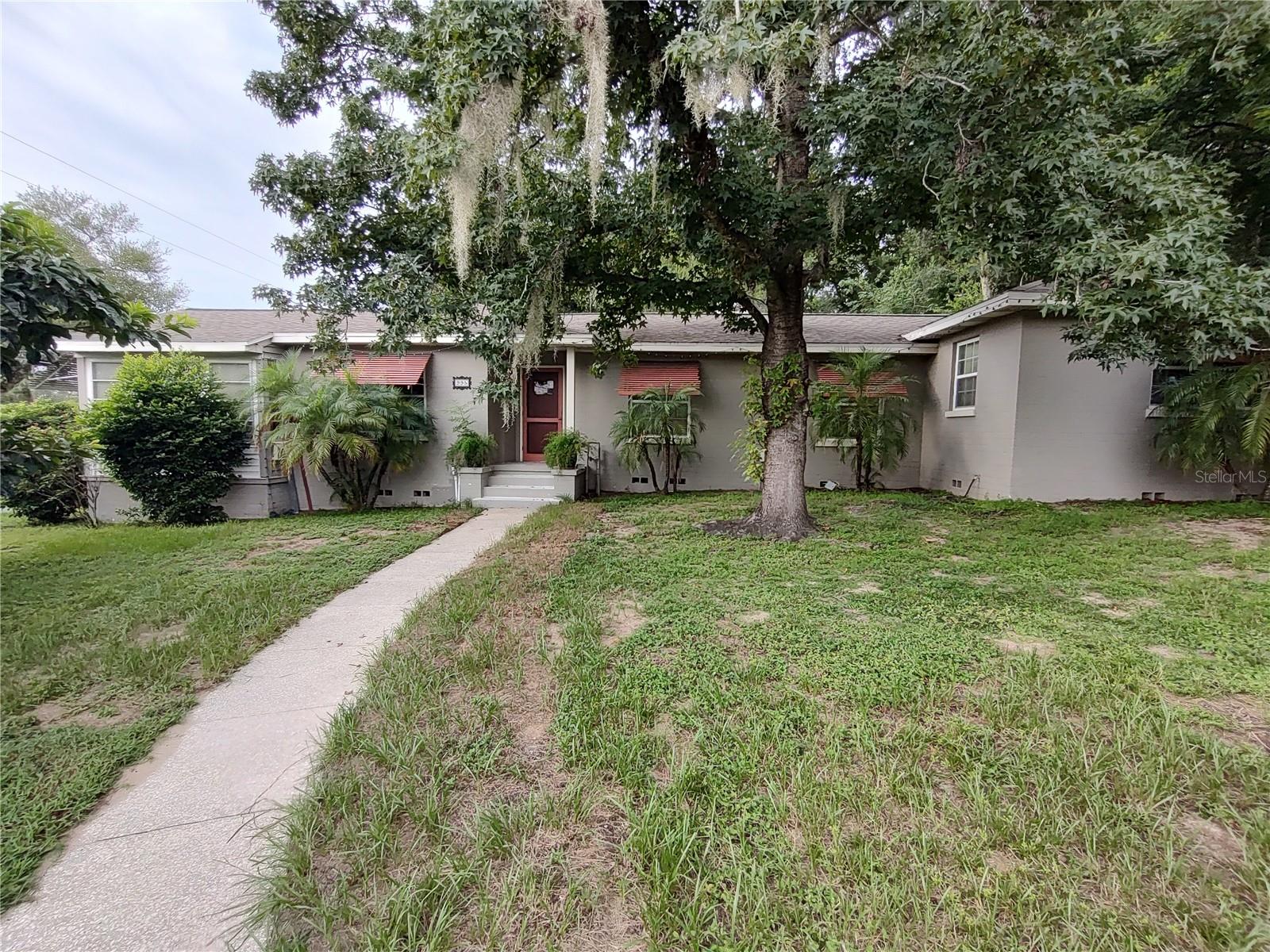 995 11th, Mount Dora, FL 32757