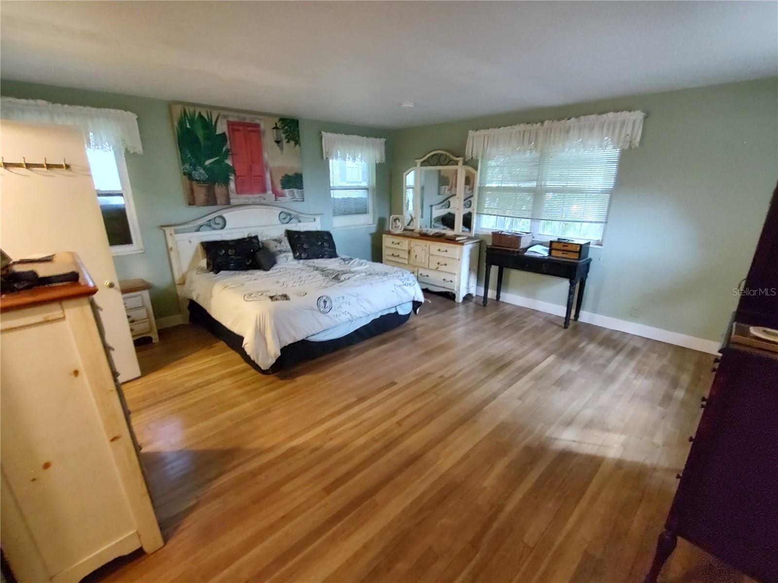 995 11th, Mount Dora, FL 32757