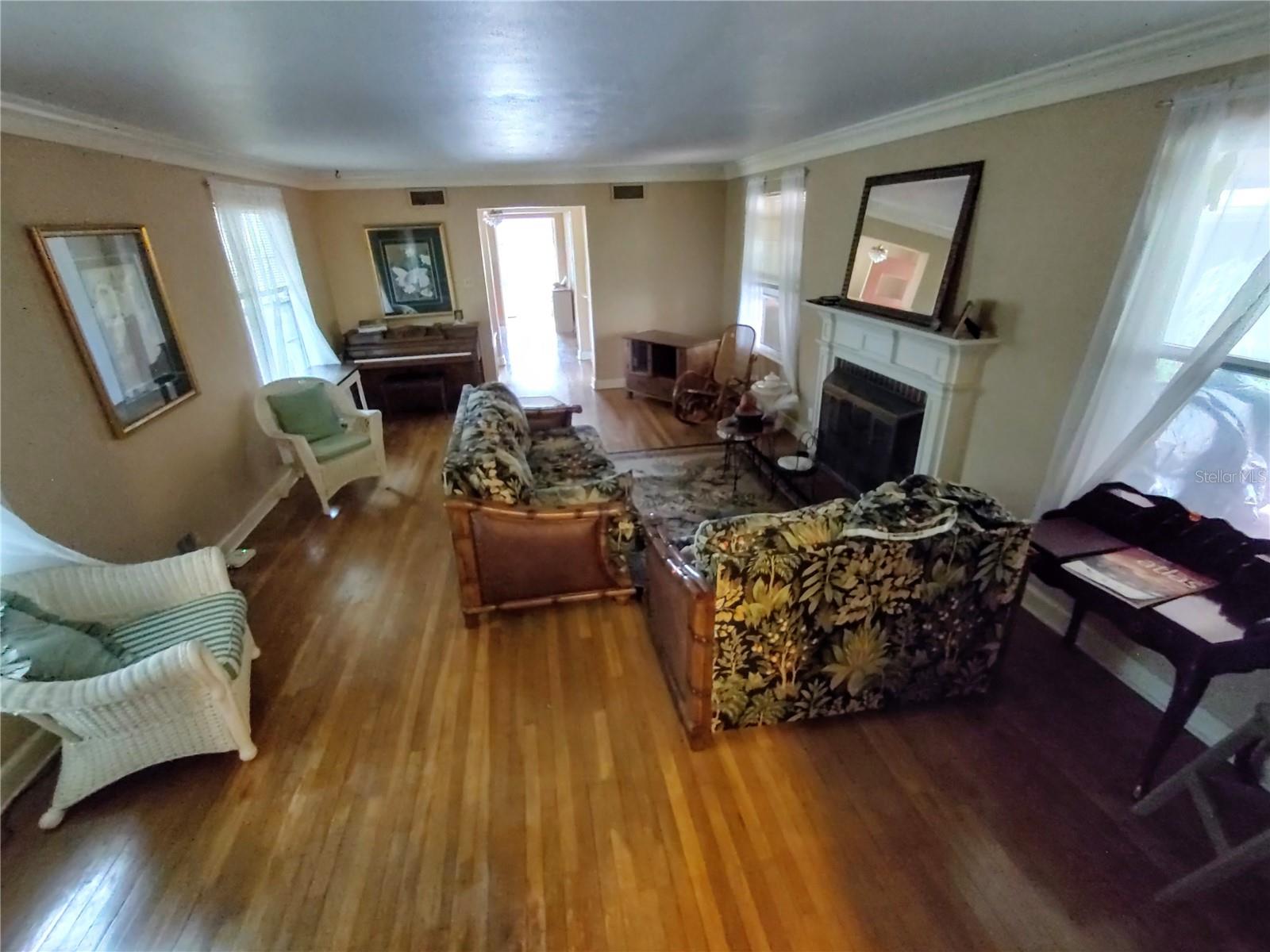 995 11th, Mount Dora, FL 32757
