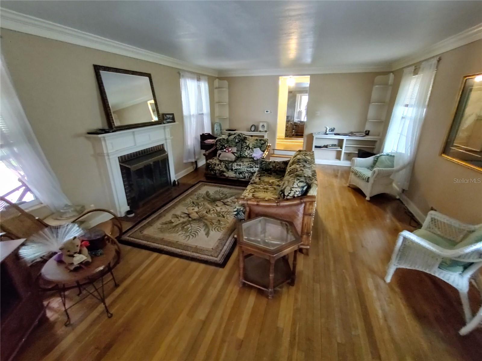 995 11th, Mount Dora, FL 32757