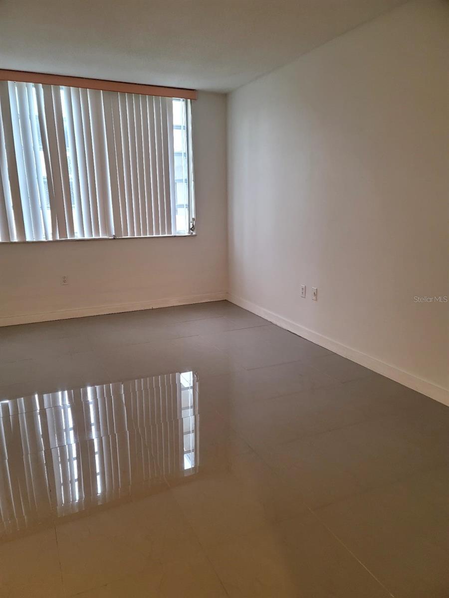 1690 191st Unit 315, Miami, FL 33179