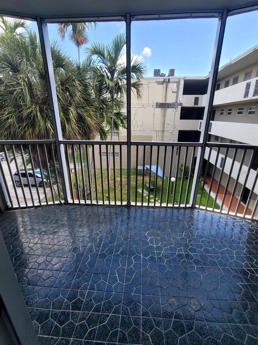1690 191st Unit 315, Miami, FL 33179