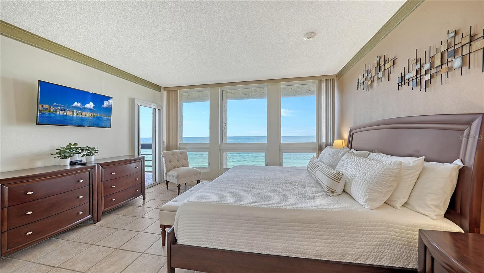 1055 Gulf of Mexico Unit 504, Longboat Key, FL 34228