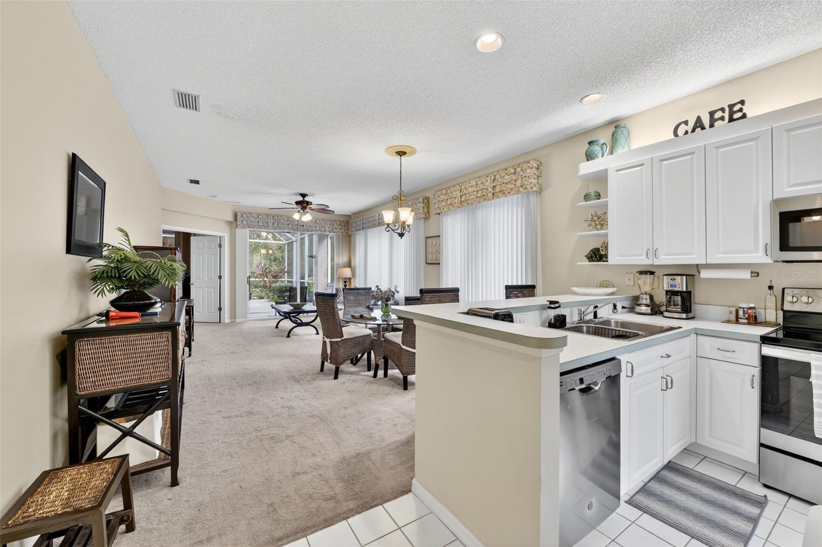 8512 54th Avenue, Bradenton, FL 34211