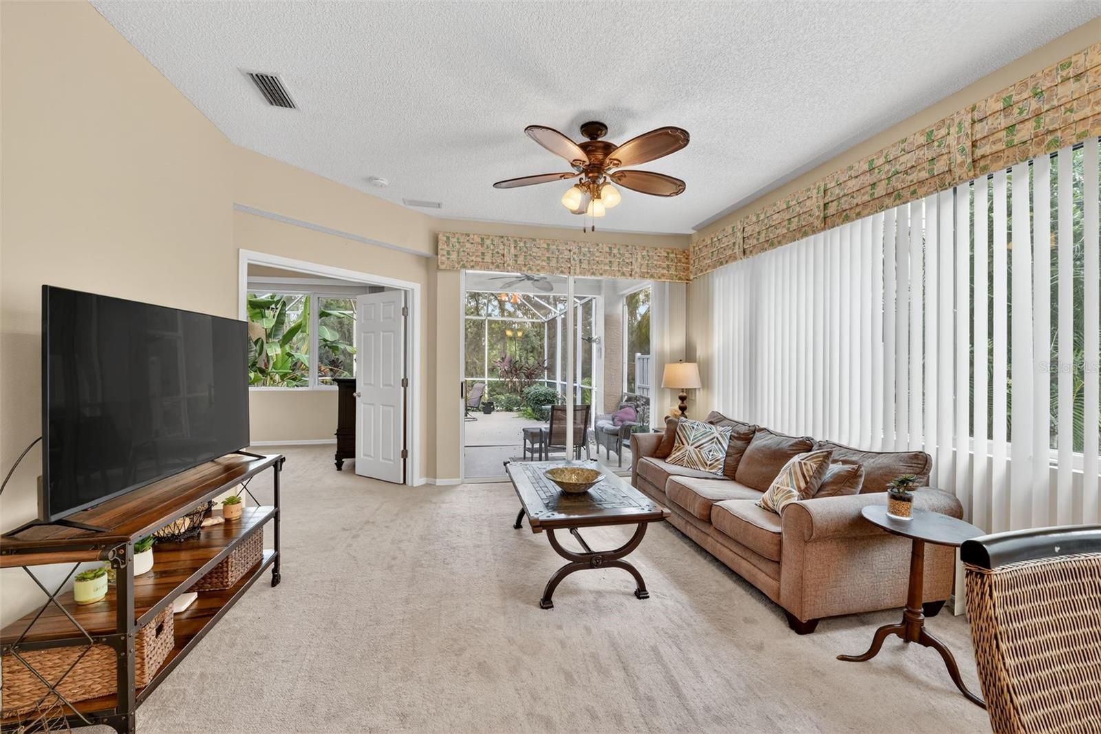 8512 54th Avenue, Bradenton, FL 34211