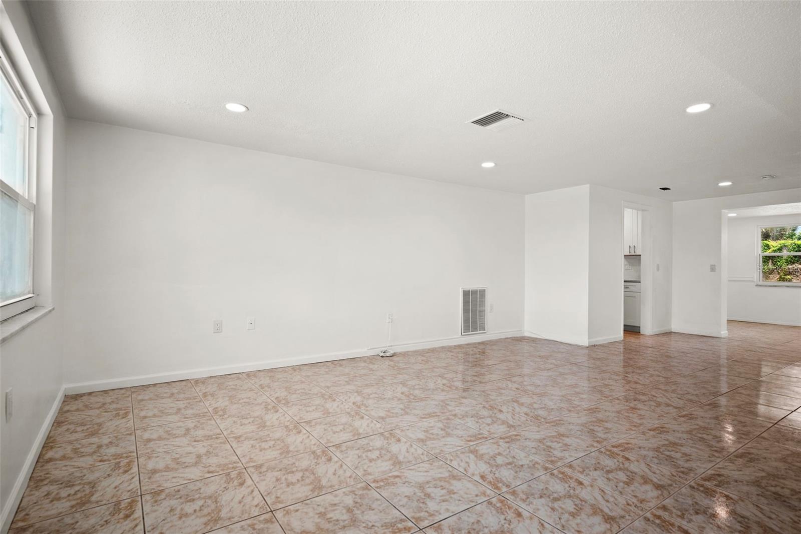 1010 Gulf, Tarpon Springs, FL 34689