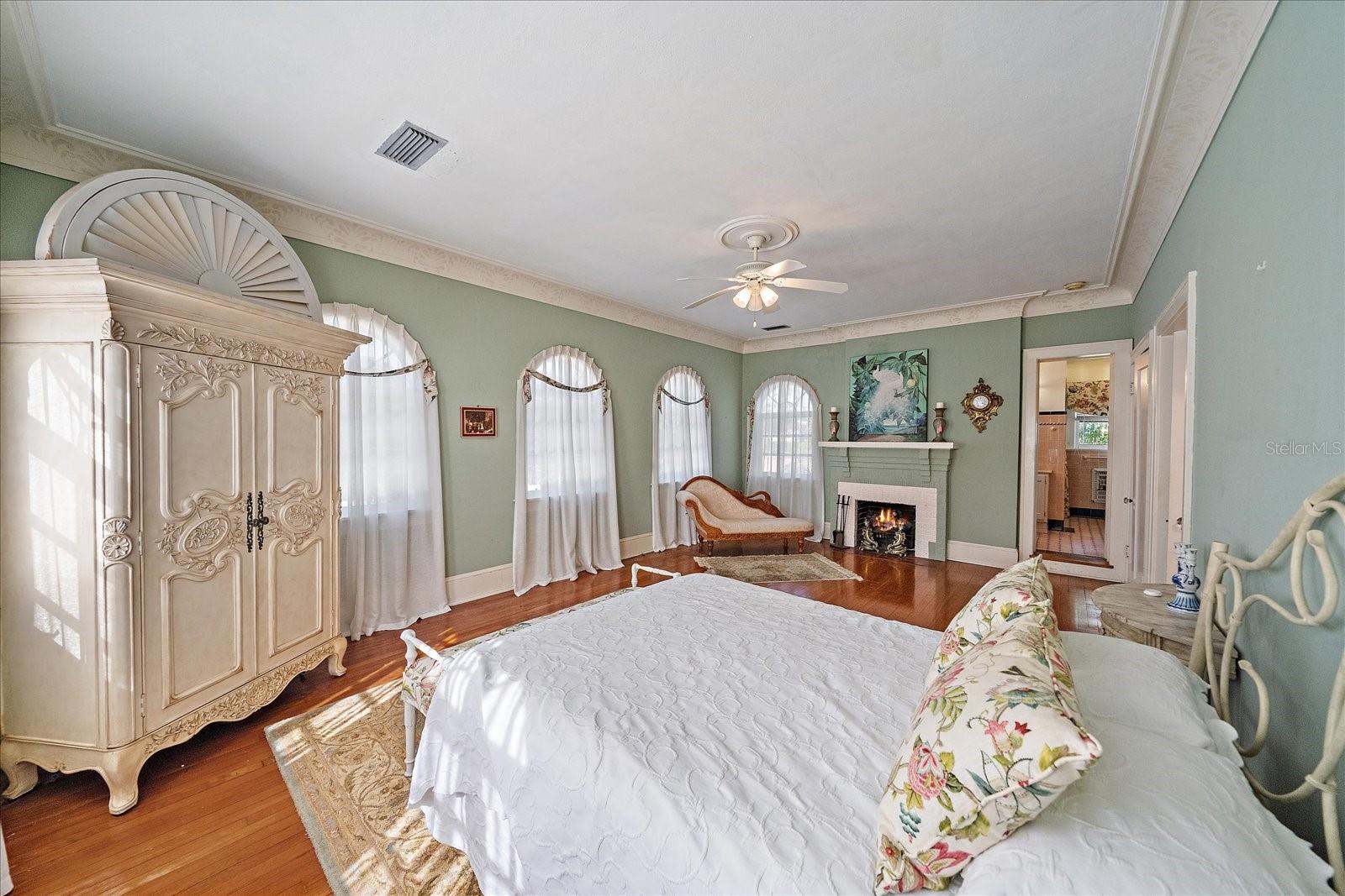 2830 Bay Shore, Sarasota, FL 34234