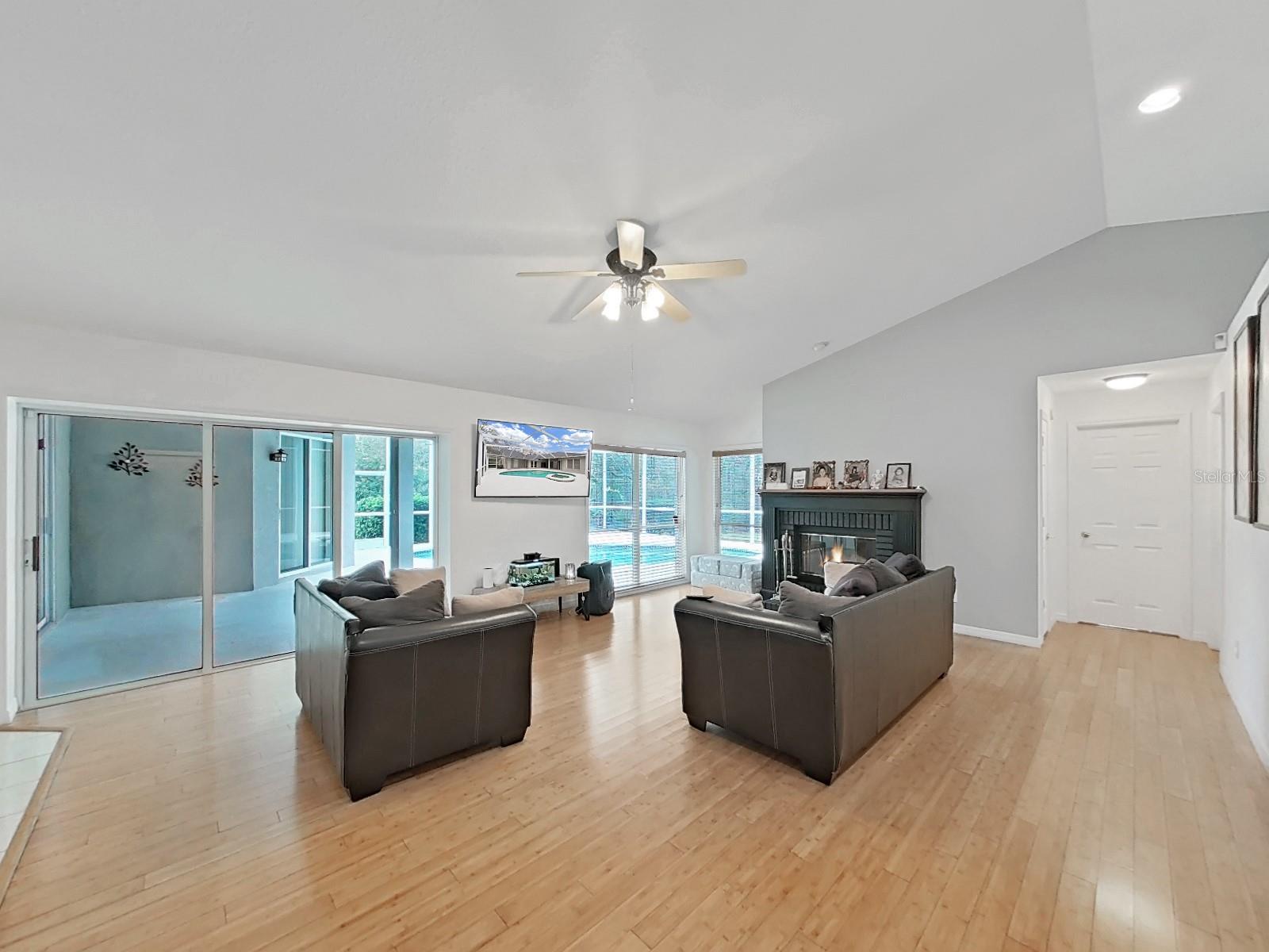 17307 Oak Ledge, Lutz, FL 33549