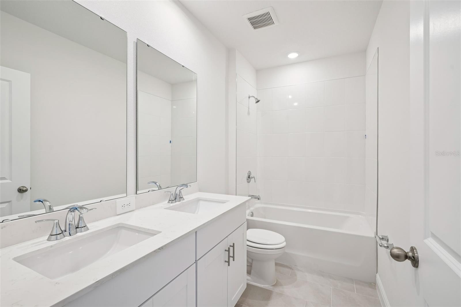 855 Sunshower, Lady Lake, FL 32159