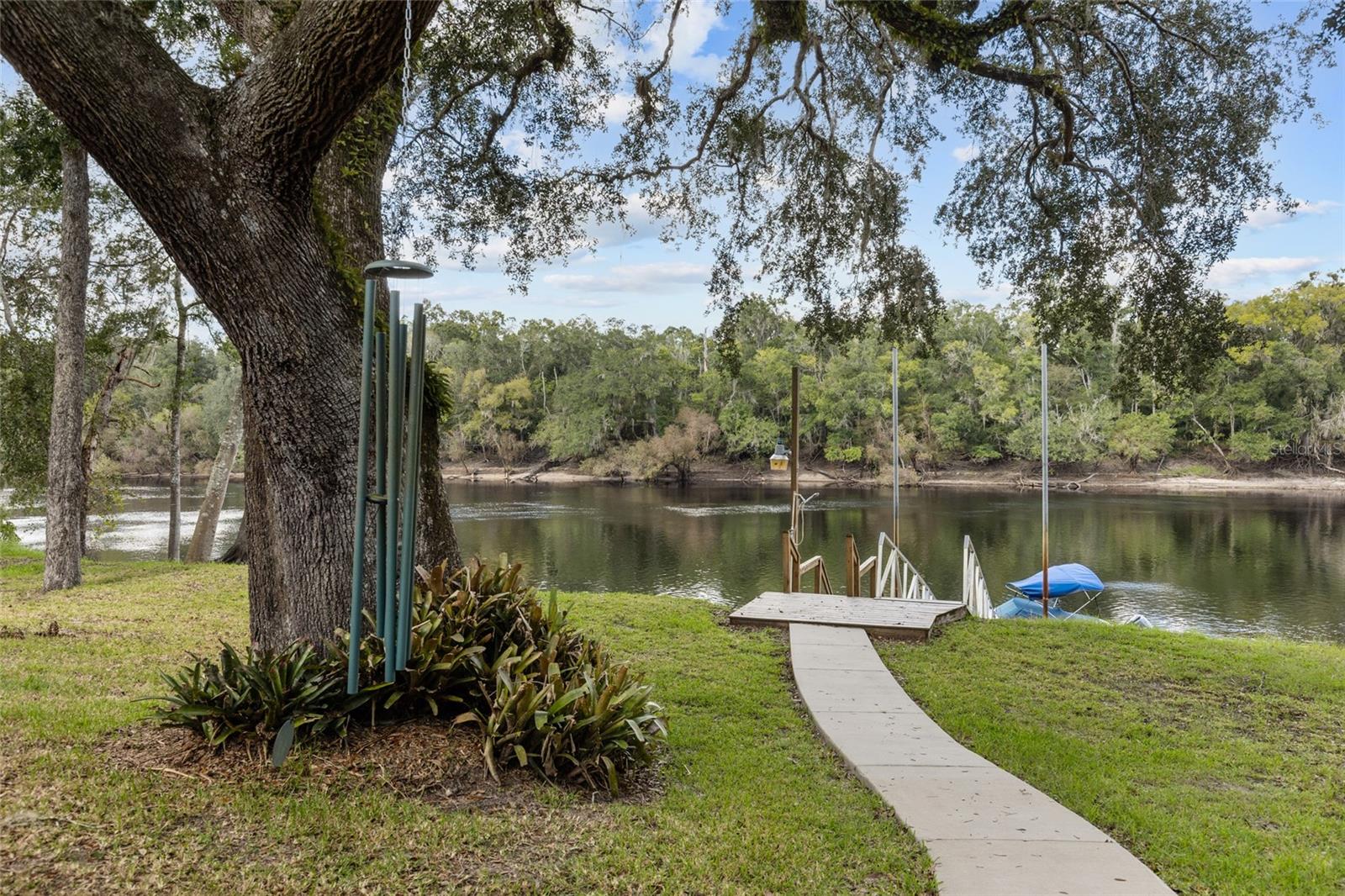 1069 Suwannee, Branford, FL 32008