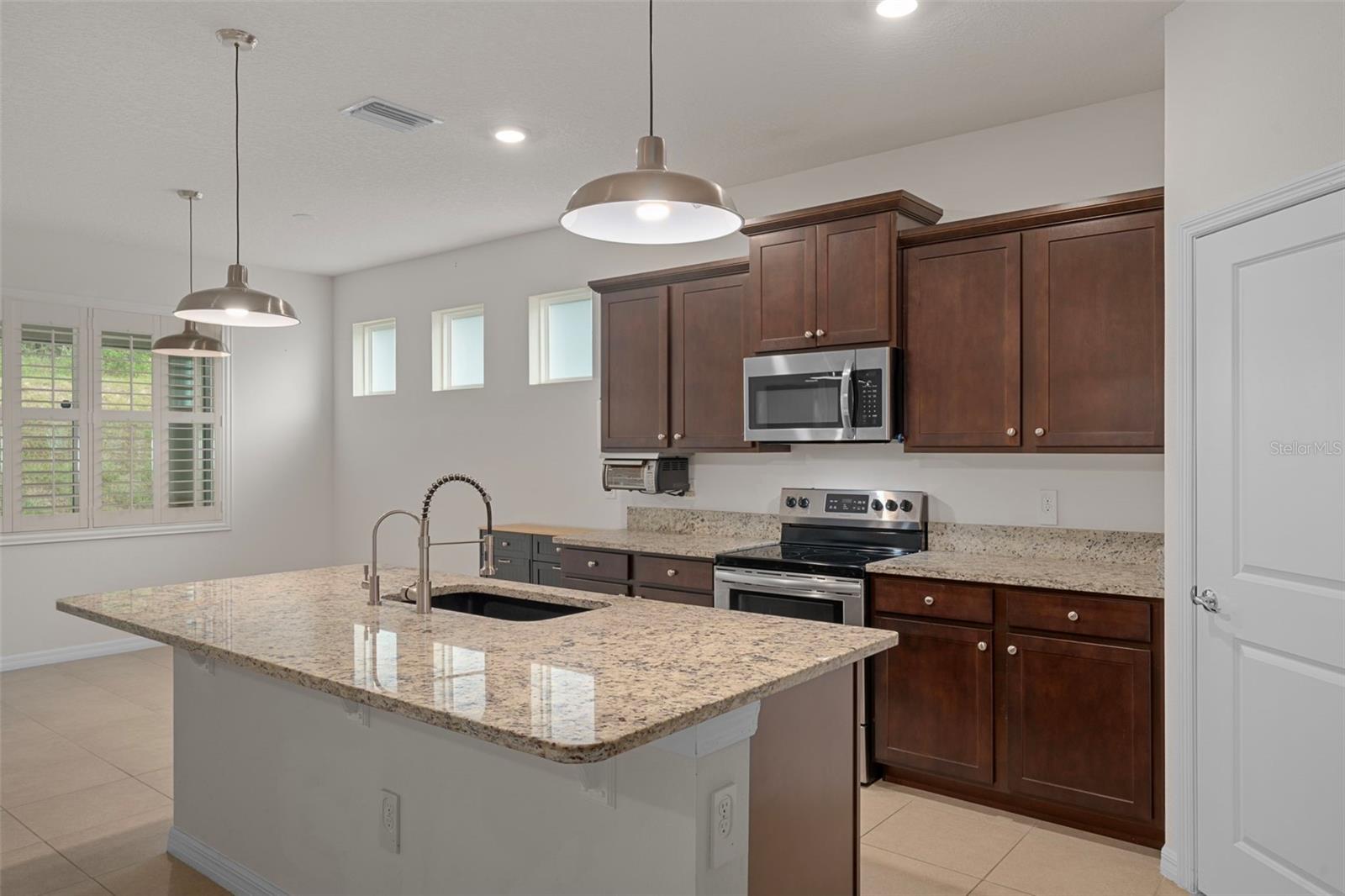 12735 Eastpointe, Dade City, FL 33525