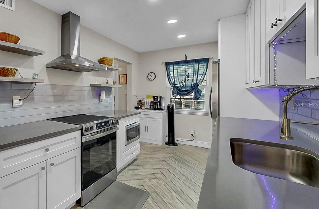 8799 Bardmoor Unit 205, Seminole, FL 33777