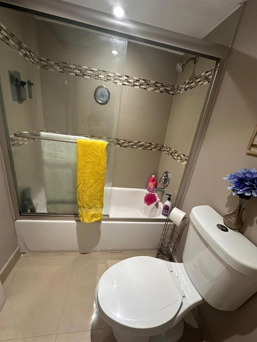 661 195th Unit 402, Miami, FL 33179