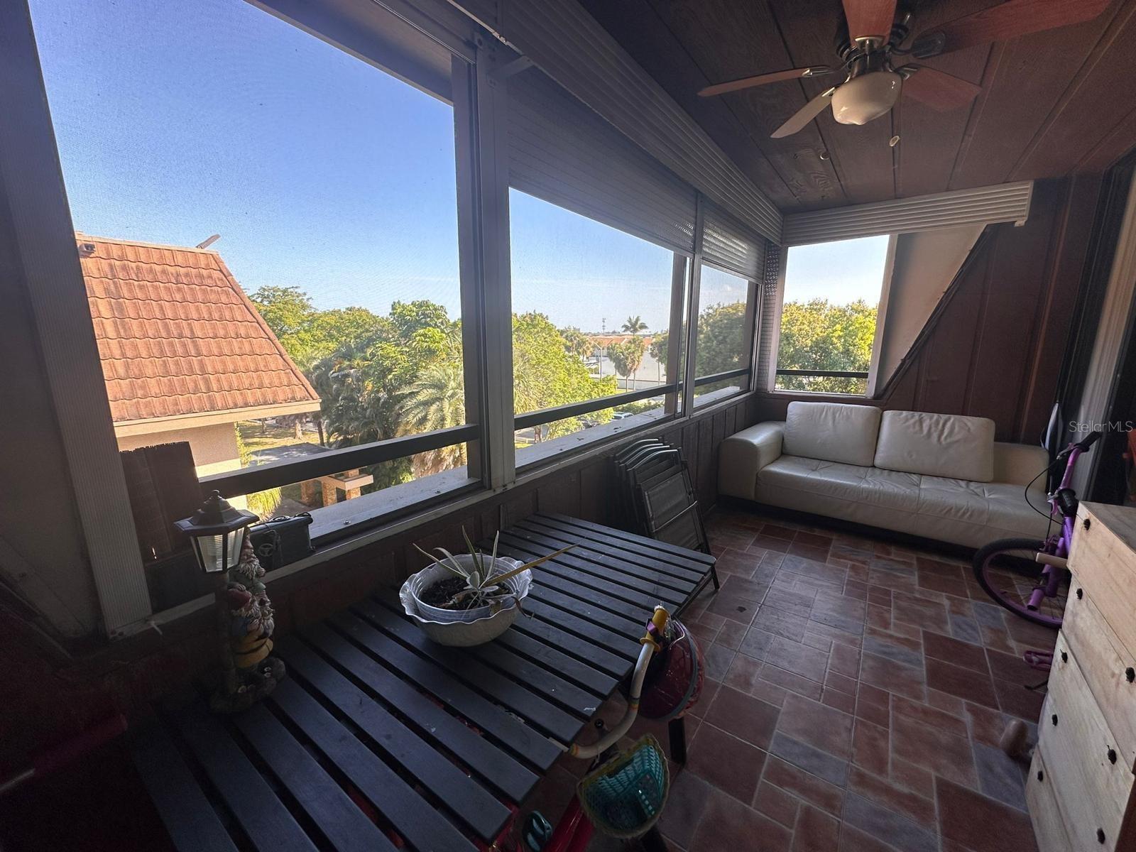 661 195th Unit 402, Miami, FL 33179